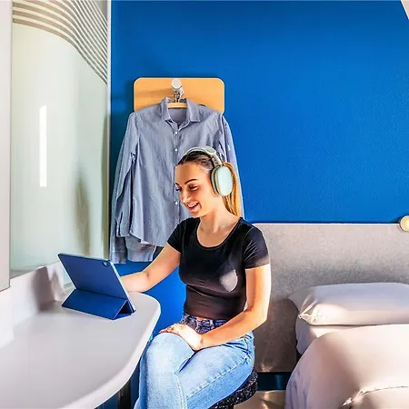 Ibis Budget Lausanne Bussigny מלון *